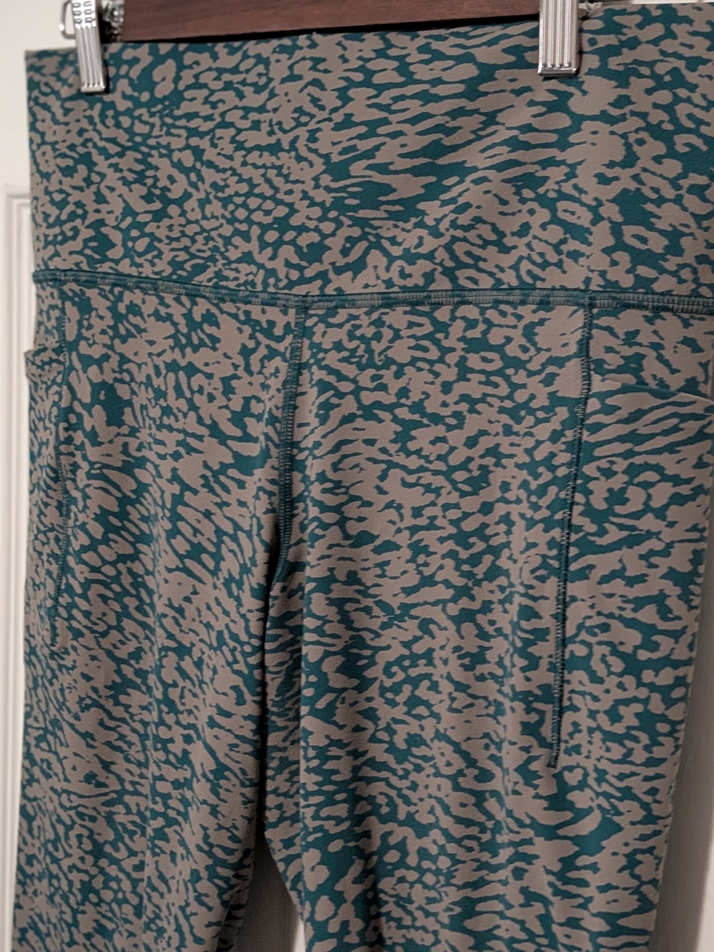 Athleta Capri Leggings gray Teal Size L yoga gym pilates - Picture 2 of 6